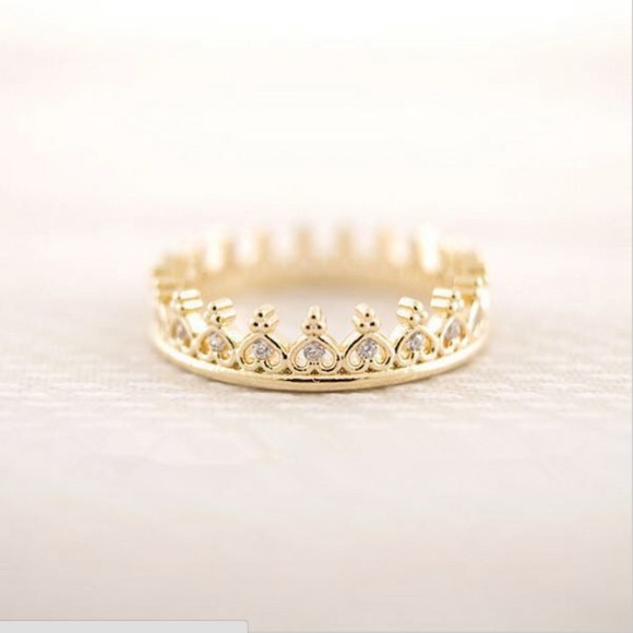 Jewelry - 👑 Gold Crown Ring Size 5.5
